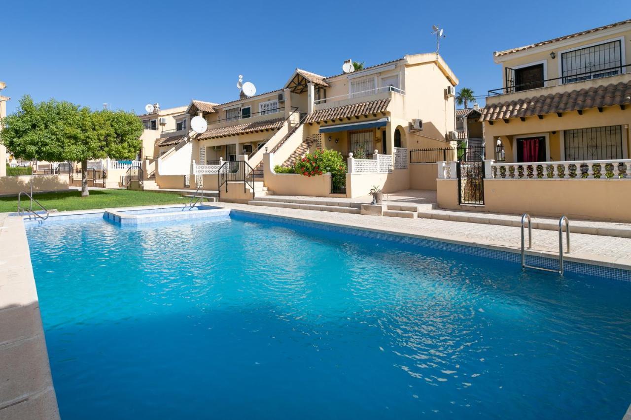 Heads 2 Holiday Homes Apartment Villamartin  Exterior photo