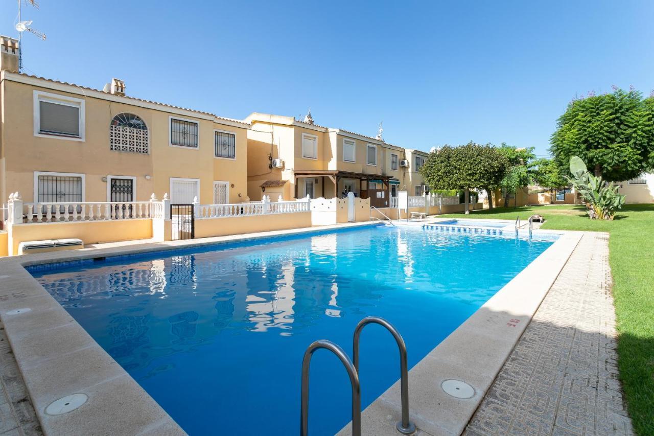Heads 2 Holiday Homes Apartment Villamartin  Exterior photo